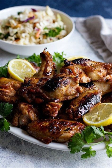 Today's mother's day plaza is here! A plate of cooked chicken wings and a bowl of salad ...