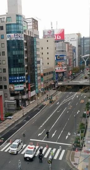 홍대 애니포스 만화학원 봇 on twitter. '갑자기 푹' 현재 일본 후쿠오카 싱크홀 영상 : 네모판