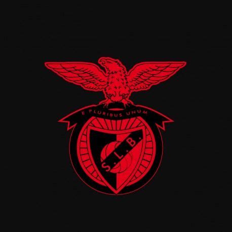 With the opening of the spaces in the shopping centers, all the official stores are now operating. SL Benfica