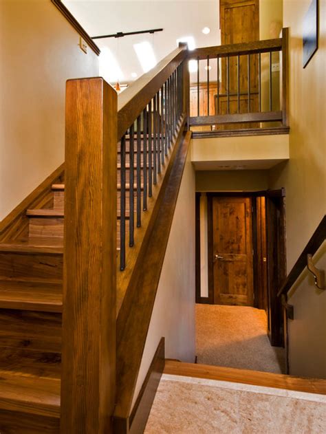 Split Level Traditional Staircase Photos | Houzz