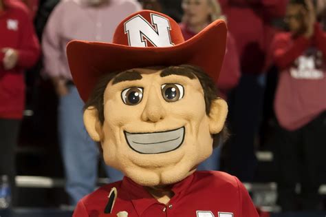 Why Your Mascot Sucks University Of Nebraska Buckys 5th Quarter