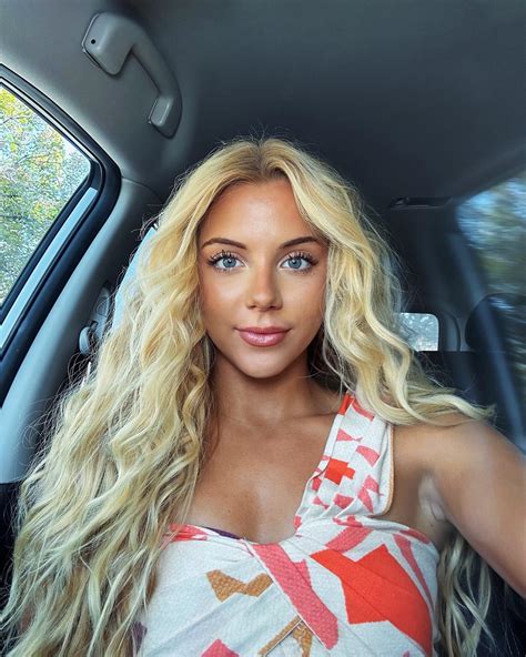 Track and field star Jess Gardner leaves fans 'obsessed with your eyes