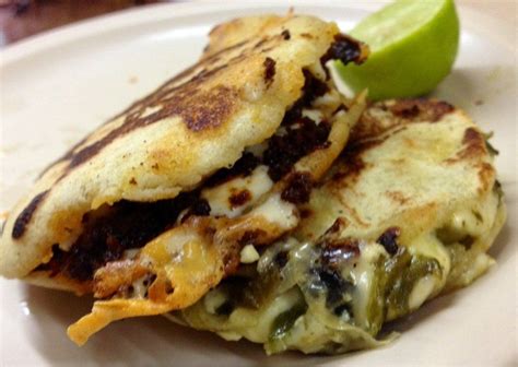 Jun 13, 2021 · director de okdiario. Gorditas de rajas y de chorizo con queso. From "Doña Mine ...