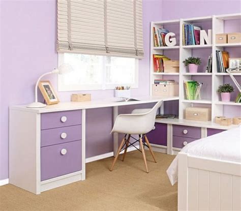Kinder nutzen ihre schreibtische meist nicht nur für die hausaufgaben. lila Mädchenzimmer-Schreibtisch | Schreibtische kinderzimmer, Kinder zimmer und Kinderzimmer