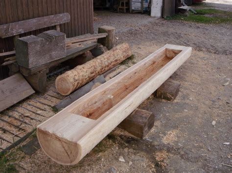 Für ihren holzbrunnen benötigen sie zumindest einen baumstamm mit einem durchmesser von etwa 50 zentimetern. Brunnenaus holz - Google-Suche | Brunnen garten, Wasser im ...