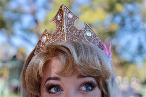 Princess Aurora Crown Walt Disney World Face Character Sleeping