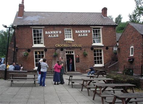 The Crooked House Britains Drunkest Pub Where The Laws Of Physics