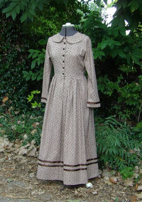 Womens Ribbon Trimmed Calico Prairie Dress Pioneer Dress And Bonnet