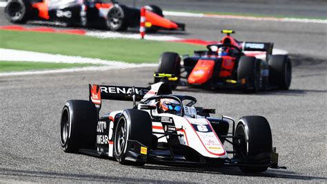 Een sprintrace gaat over een kortere afstand, in de formule 1 ongeveer honderd kilometer. 2020 Round 11: Sakhir, Bahrain - Sprint Race