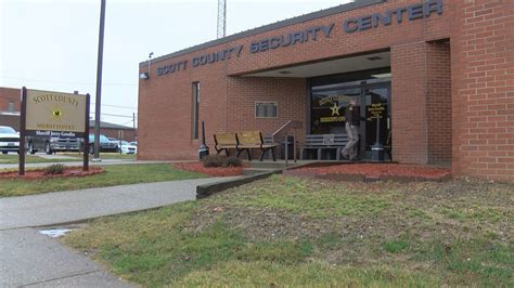 Scott County Sheriff Works To Connect Veterans Coming Into Jail With