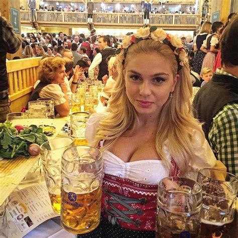 german girls german women octoberfest girls beer maid beer goggles beer wench oktoberfest