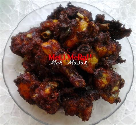 Hari ini, saya menyediakan ayam goreng berempah menggunakan resepi nadz pula. Moh Masak: AyaM SeRai BeRemPah