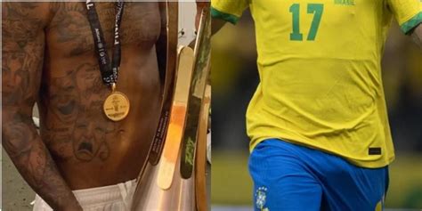 Jogador Da Sele O Brasileira Mostra P Nis Gg Ao Vivo Tr S Pernas