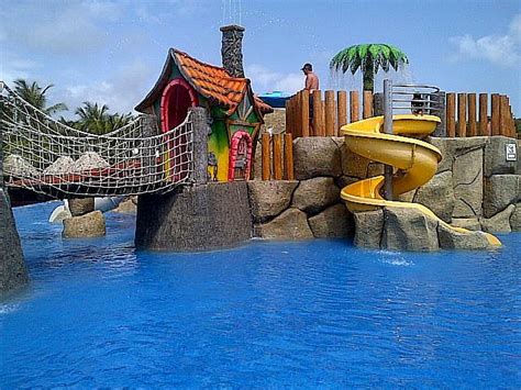 Guests enjoy the beach locale. BAHIA PRINCIPE GRAND BAVARO ab 106€ (3̶2̶0̶€̶ ...