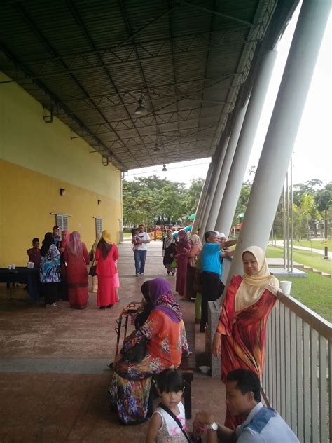Not always the case in kl, but here the whole family can take their bikes/scooters! Walid PA SYSTEM: 24 NOVEMBER 2013 - MAJLIS PERKAHWINAN DI ...