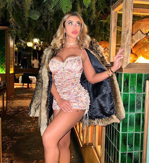 OnlyFans model finds love after divorcing herself
