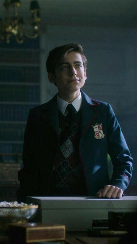Find the perfect benjamin flores jr stock photos and editorial news pictures from getty images. THE UMBRELLA ACADEMY ,N.5 Y Tu? (Pausada) - Sofia Flores #bestumbrella Basada en la serie de The ...