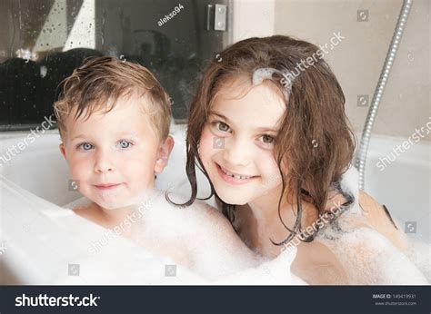 Cute Little Brother Sister Bathroom Stockfoto 149419931 Shutterstock