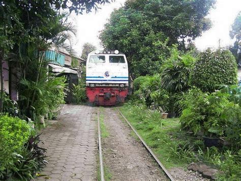 Check spelling or type a new query. hak cipta terpelihara ™: Gambar REL Kereta Api Di Tengah ...
