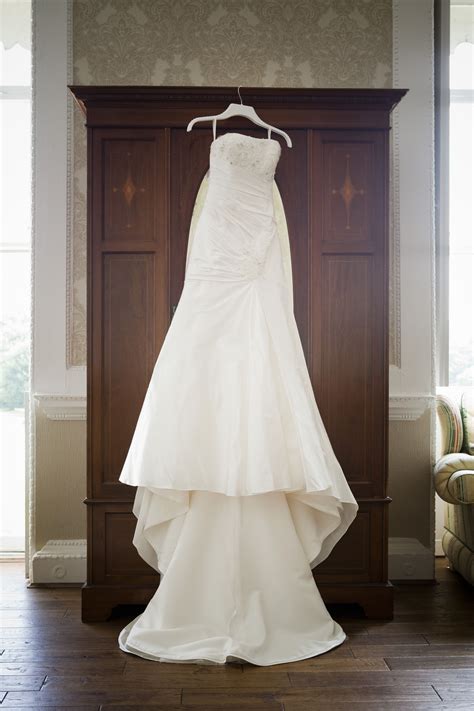 How To Hang A Strapless Wedding Dress Chorp Wedding