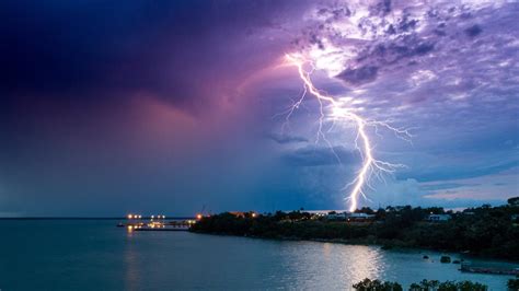 Weather Nt Spectacular Lightning Storm Lights Up The Darwin Skies As