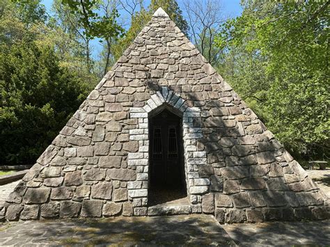 The Mysterious Quakertown Pyramids – R. Saint Claire