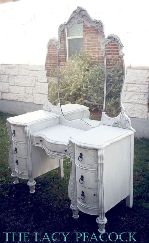 Achieve that gorgeous look you have always been wanting with this new stunning triple vanity / table mirror. White Antique Vanity / Dressing Table with Triple Mirror ...
