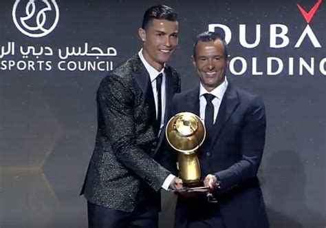 Cristiano Ronaldo Remporte Pour La 6 Ème Fois Le Prix De Meilleur