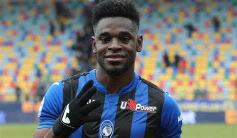 0 transparent png illustrations and cipart matching duv&aacuten zapata. Los récords de Duván Zapata con el Atalanta de Italia