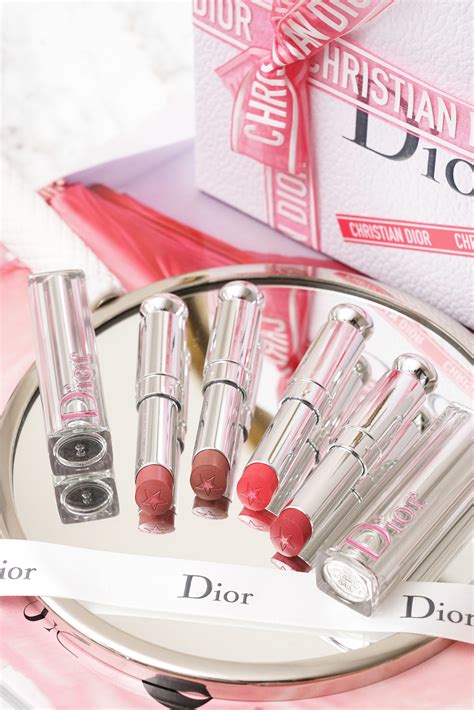 The formula contains natural bee wax, aloe extract and special oils that keep addict stellar shine lipsticks will be divided into three categories according to their finishes. Dior Addict Stellar Gloss + Stellar Halo Shine Lipsticks ...