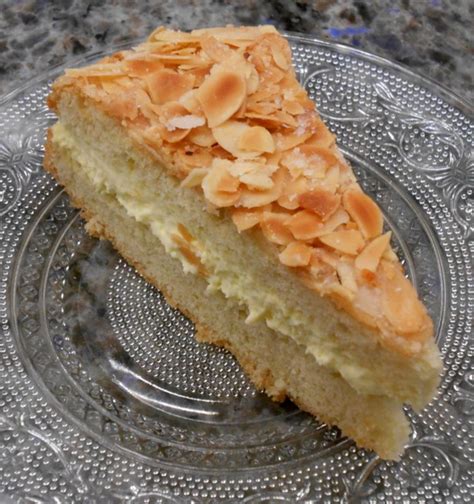 Schneller Bienenstich Mit Biskuitboden Und Paradiescreme Klassischer
