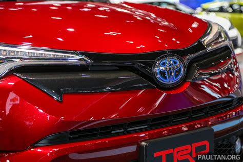 Toyota shīeichiāru) is a subcompact crossover suv produced by toyota. Bangkok 2018: Toyota C-HR with TRD, Modellista kits BIMS2018_Toyota_CHR_TRD-7 - Paul Tan's ...