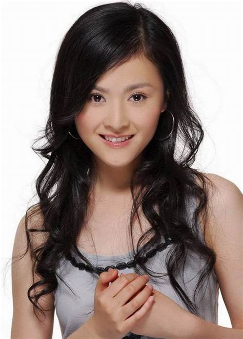 Long layered hair draws the eye downwards and makes your round face look longer. LONG HAIRCUTS WITH BANGS: Haircuts for long face