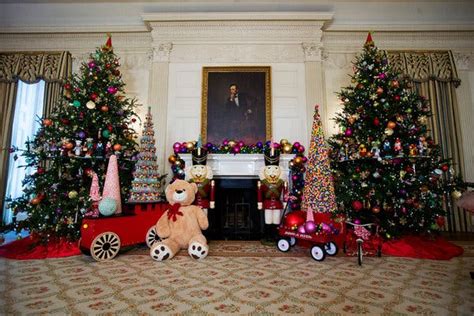 David coleman/alamy stock photo/alamy stock photo. The White House Holiday Photo Line: A Tradition of ...