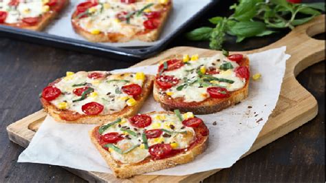 These simple pitta bread sandwiches are all vegetarian friendly but can be enjoyed by all. Bread Pizza Recipe - How to Make Delicious Bread Pizza ...