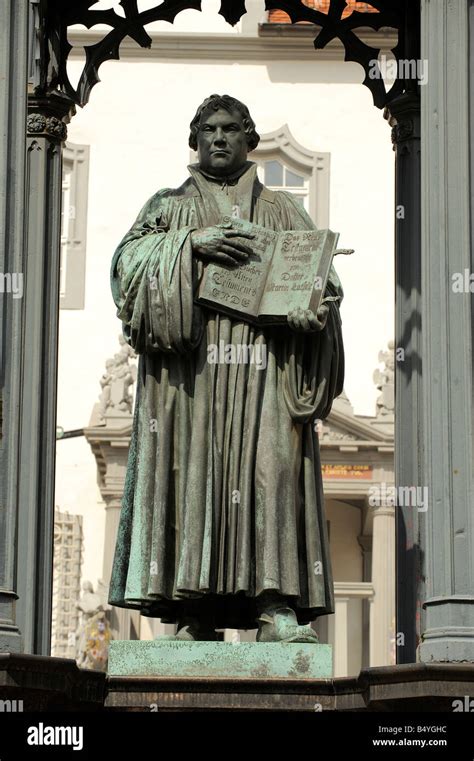 Martin Luther Statue Auf Dem Marktplatz In Wittenberg Deutschland