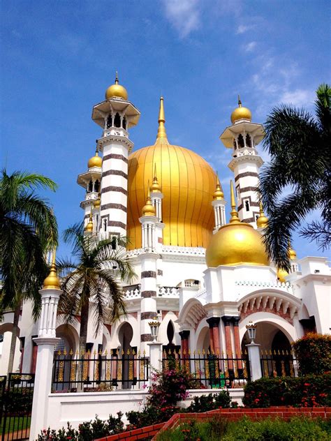 But, location, location, location applies to more than just what city where your plane lands. Masjid Ubudiah | Kuala Kangsar, Perak | Nik Amri | Flickr
