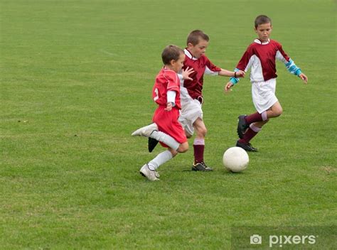 Vinilo Pixerstick Niños Jugando Al Fútbol Pixerses