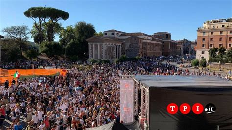 La manifestazione contro il ddl zan si è conclusa alle ore 17. Manifestazione No mask a Roma, dichiarazioni shock ...