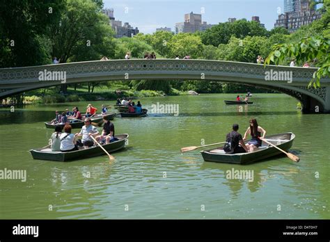 Bow Bridge In New York Central Park Stock Photo Alamy