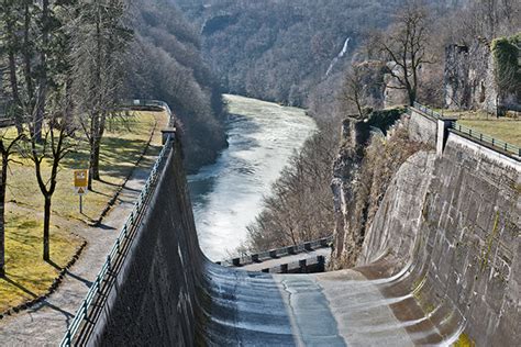 In barrage each player is one of four ceos representing four national companies aiming to prevail in the race to produce energy. Barrage de Génissiat, Ain