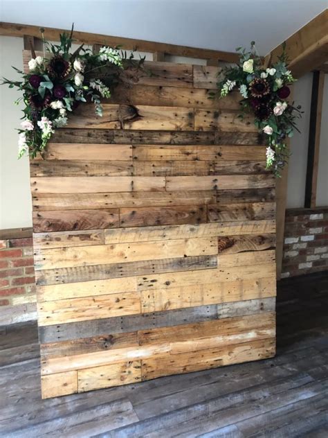 30 Brilliant Photo Booth Backdrop Ideas For A Spectacular Event Wood