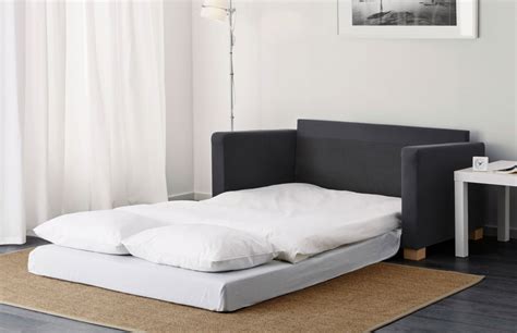 Quelques griffures de chat au dos. Test du canapé convertible SOLSTA : Le 1er prix de chez Ikea