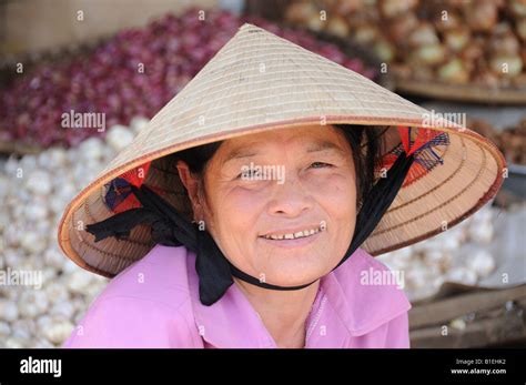 Smiling Vietnamese Woman Wearing The Traditional Conical Straw Hat Hoi