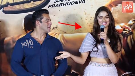 Saiee Manjrekar Making Fun With Salman Khan Dabangg 3 Bollywood Latest Updates Yoyo Times