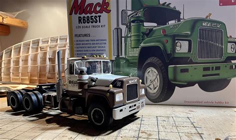 Mack R685st Semi Tractor Plastic Model Truck Kit 125 1039 06