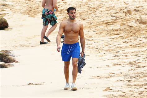 Britney Spears Bf Sam Asghari Shirtless On The Beach In Maui Photos