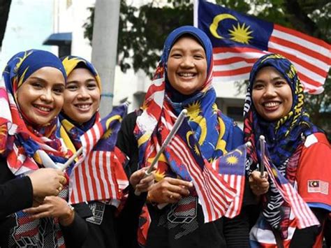 Tujuan:tujuan bahasa melayu dipilih menjadi bahasa kebangsaan adalah untuk mewujudkan identiti dan integrasi nasional melalui bahasa melayu. Tudung Merdeka Trend Raikan Sambutan Hari Kebangsaan ...