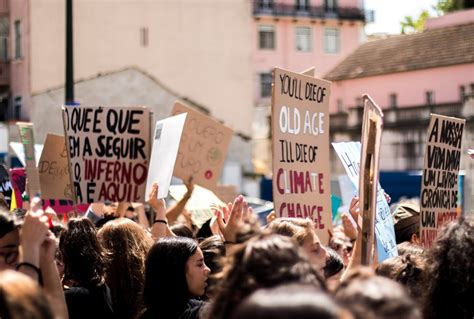 Ambiente Centenas De Jovens Activistas Pelo Clima Marcham Em Lisboa Para Exigir Mudanças O