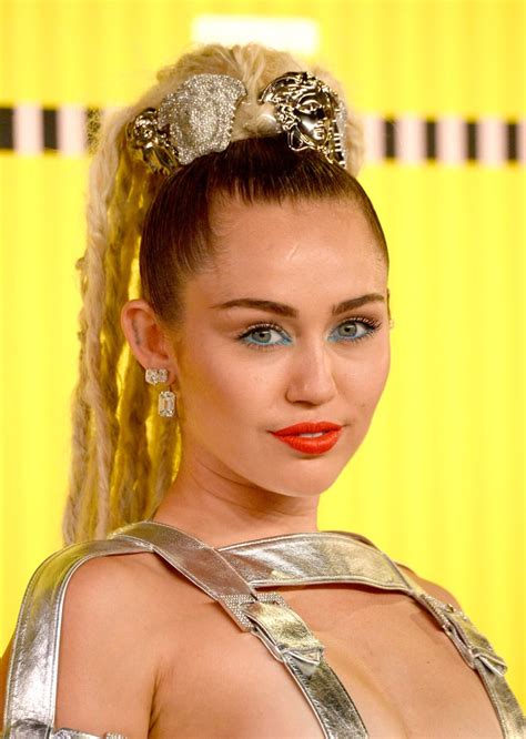 Miley Cyrus Mtv Vmas Hair And Makeup 2015 Popsugar Beauty Photo 1